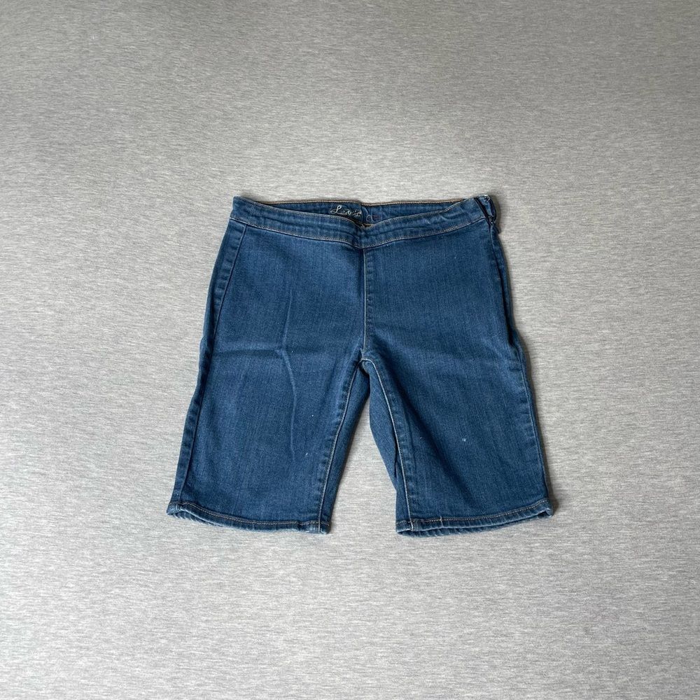 Levi's Women's Skinny Fit Jean Butt Flattering Capri Shorts